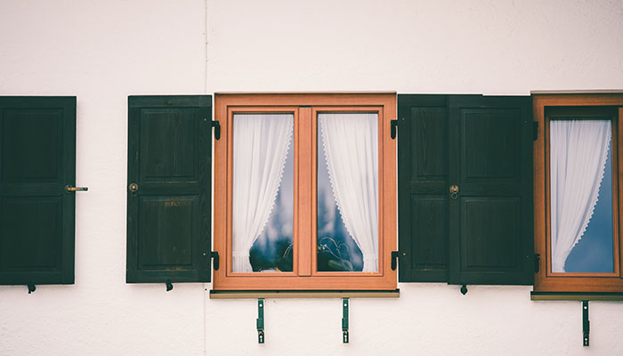 BENEFICIOS DE LAS CONTRAVENTANAS FRENTE A LAS PERSIANAS