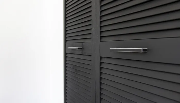 PUERTAS METÁLICAS VS PUERTAS DE MADERA: COMPARATIVA Y VENTAJAS DE LA MADERA