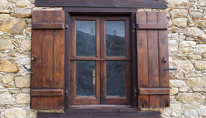¿QUÉ CRISTAL ELEGIR PARA UNA VENTANA DE MADERA?