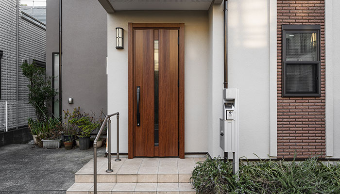 PUERTAS DE ENTRADA CON CRISTAL: ELEGANCIA Y LUZ PARA TU HOGAR